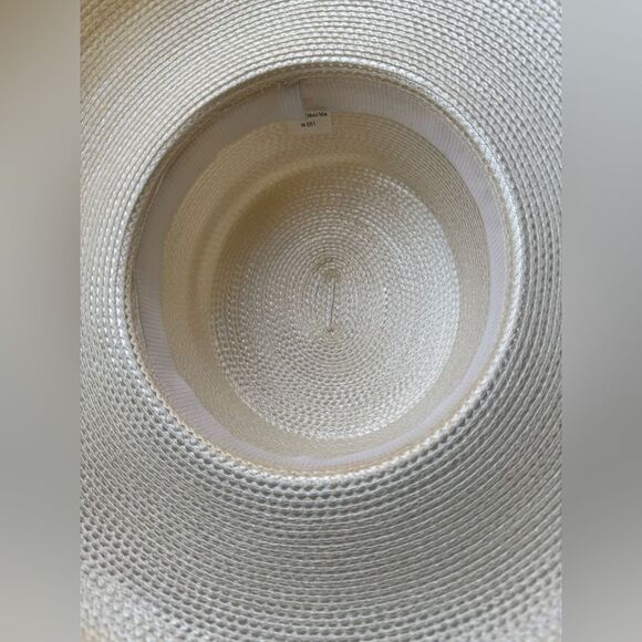 Elegant Cream Women's Hat with Veil - Picture 14 of 14